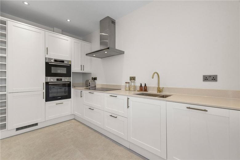 3 bedroom flat, Gloucester Place, London W1U - Available