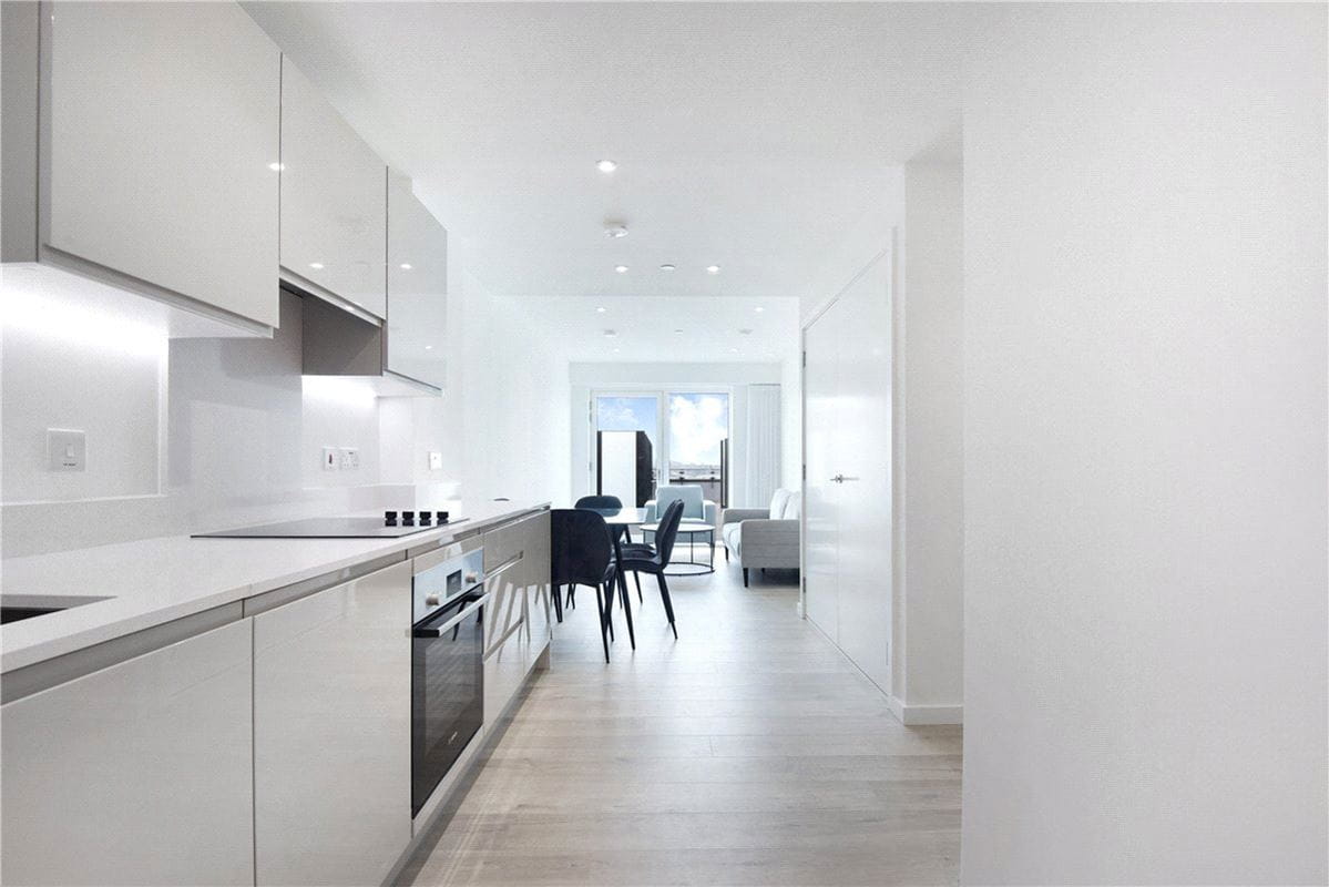 2 bedroom flat, Heartwell Avenue, London E16 - Available