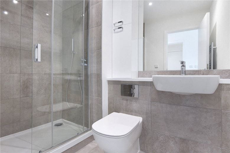 2 bedroom flat, Heartwell Avenue, London E16 - Available