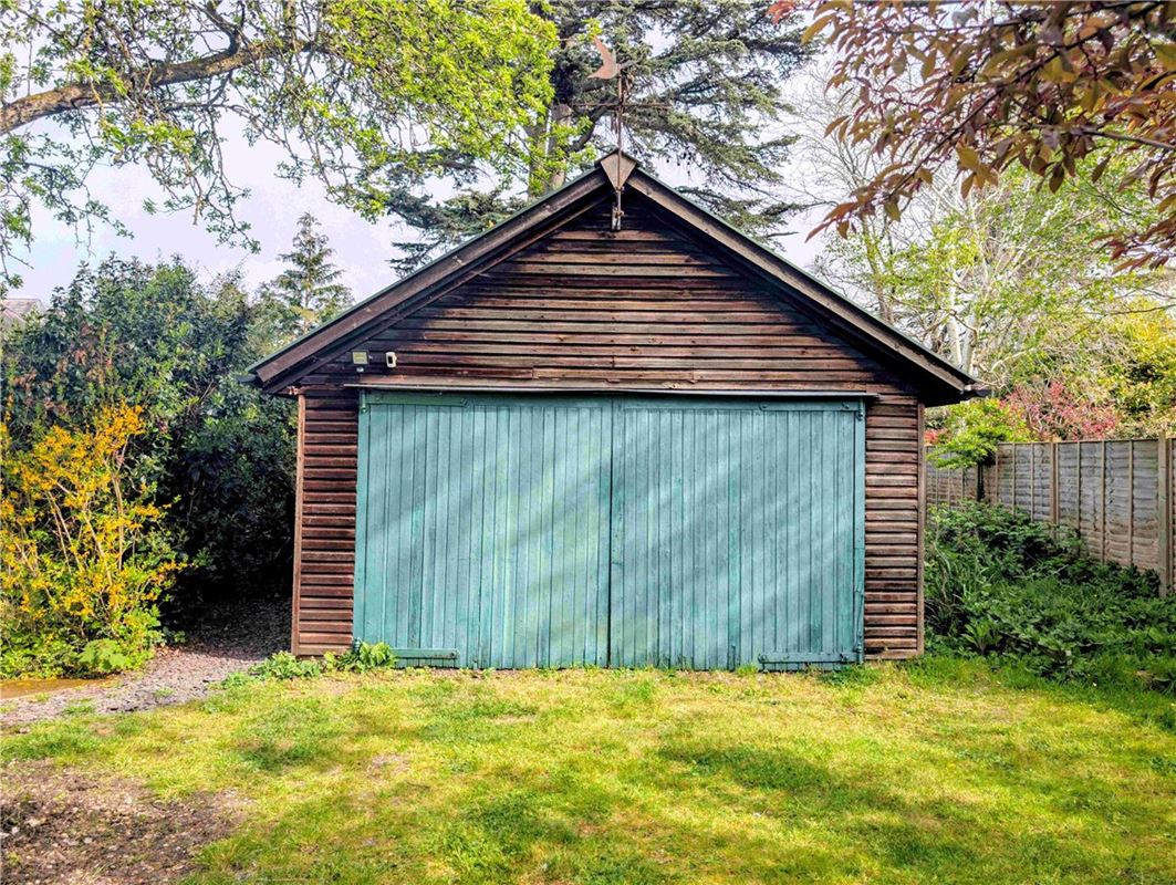 4 bedroom house, Reading Road, Sherfield-on-Loddon RG27 - Available