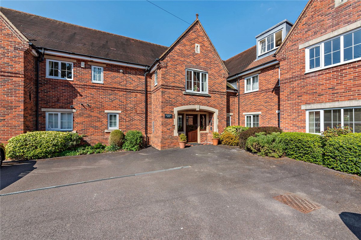 3 bedroom flat, Woodridge, Newbury RG14 - Available