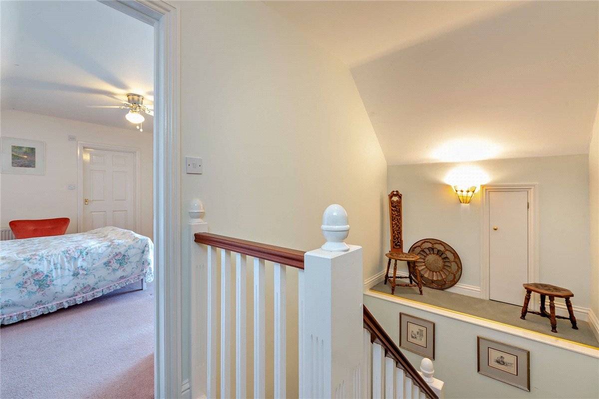 3 bedroom flat, Woodridge, Newbury RG14 - Available