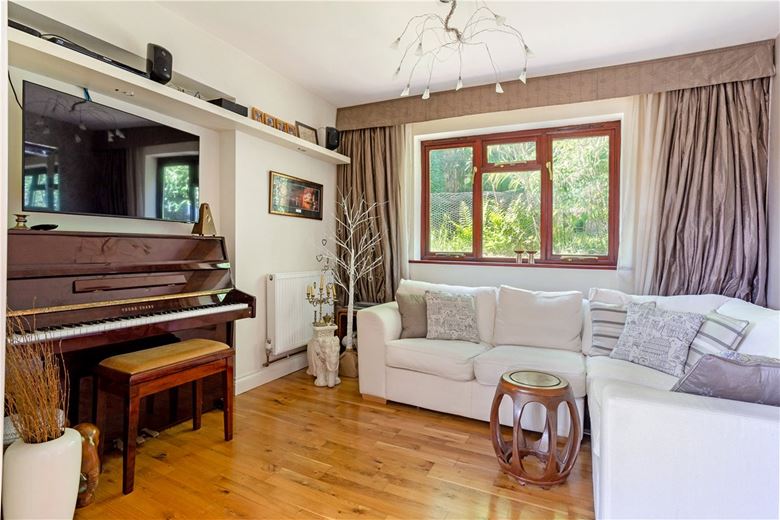 4 bedroom bungalow, Bucklebury Alley, Cold Ash RG18 - Available