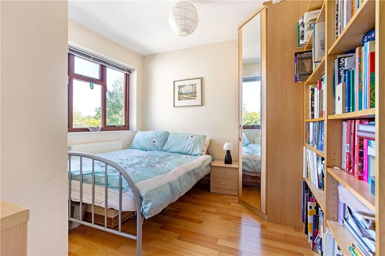 4 bedroom bungalow, Bucklebury Alley, Cold Ash RG18 - Available