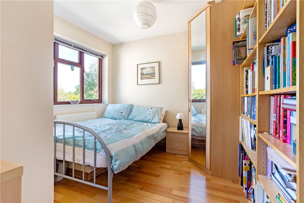 4 bedroom bungalow, Bucklebury Alley, Cold Ash RG18 - Available