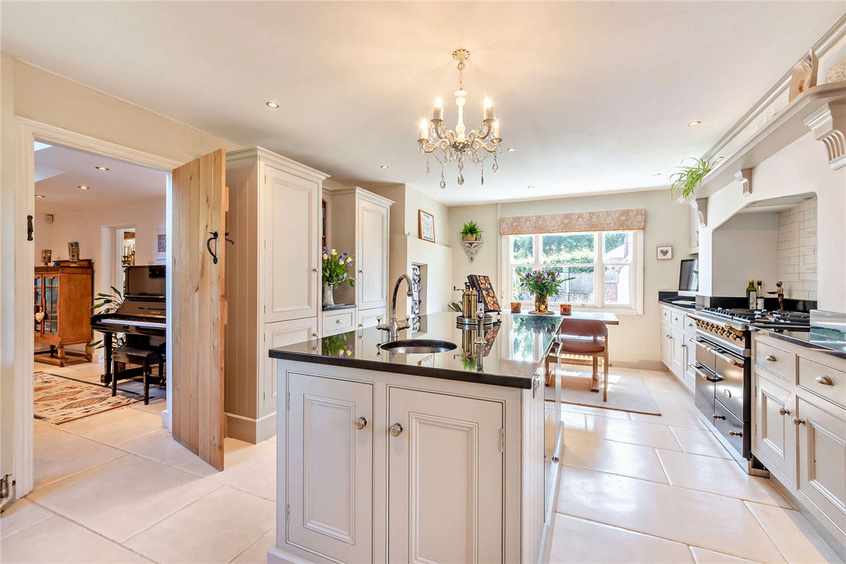 5 bedroom house, High Street, Chieveley RG20 - Sold STC