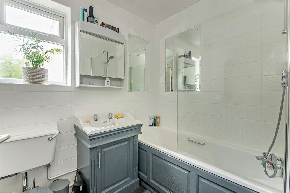 4 bedroom house, Bucklebury Alley, Cold Ash RG18 - Sold STC