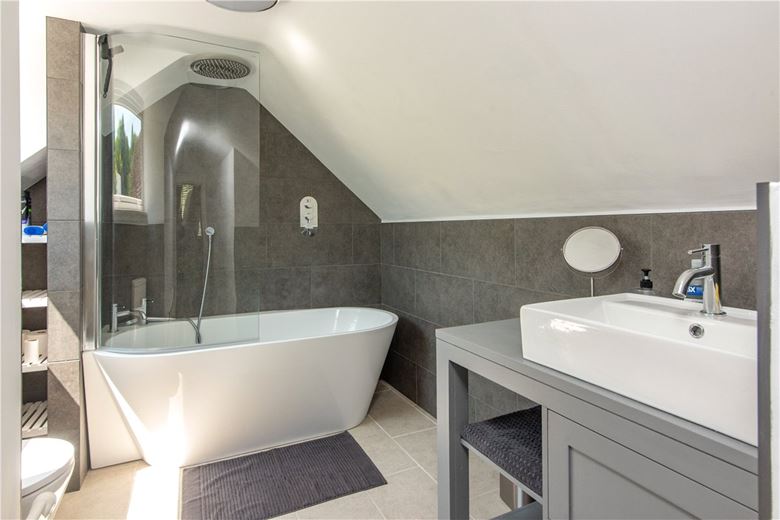 4 bedroom house, Bucklebury Alley, Cold Ash RG18 - Sold STC