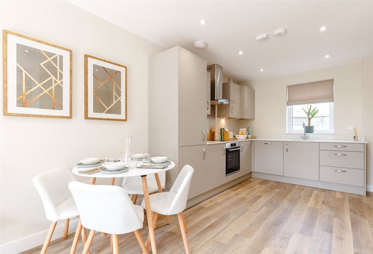 2 bedroom flat, Steel Close, Newbury RG14 - Available