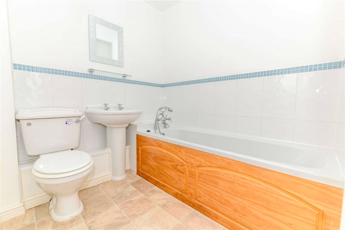 2 bedroom flat, St. Michaels Road, Newbury RG14 - Available