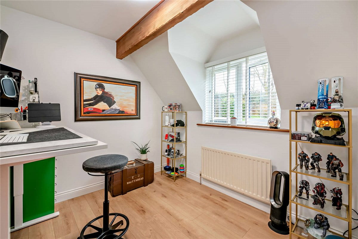 4 bedroom house, Crookham Hill, Crookham Common RG19 - Available