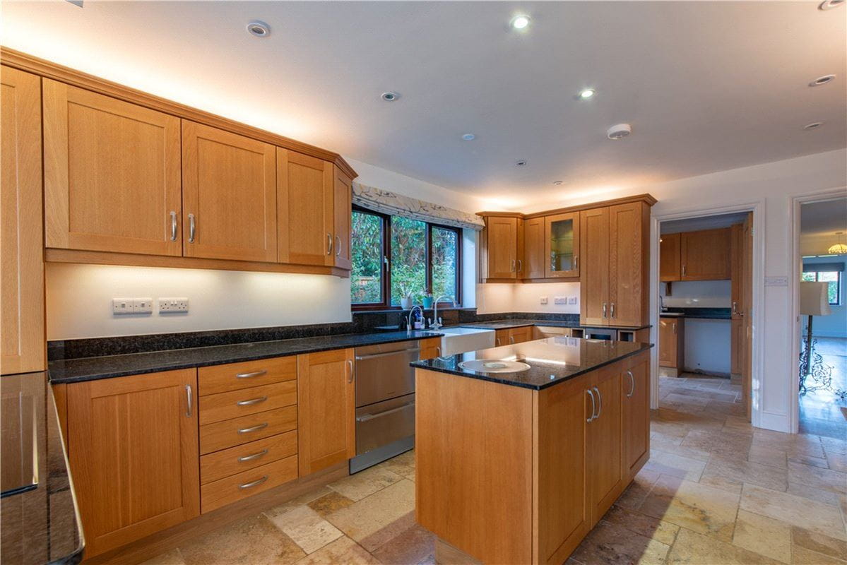 5 bedroom house, Post Office Road, Inkpen RG17 - Available