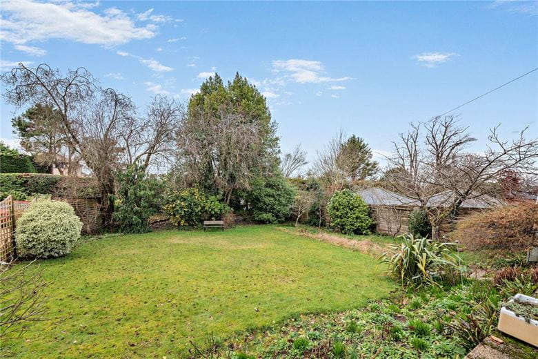 5 bedroom house, Andover Road, Newbury RG14 - Available