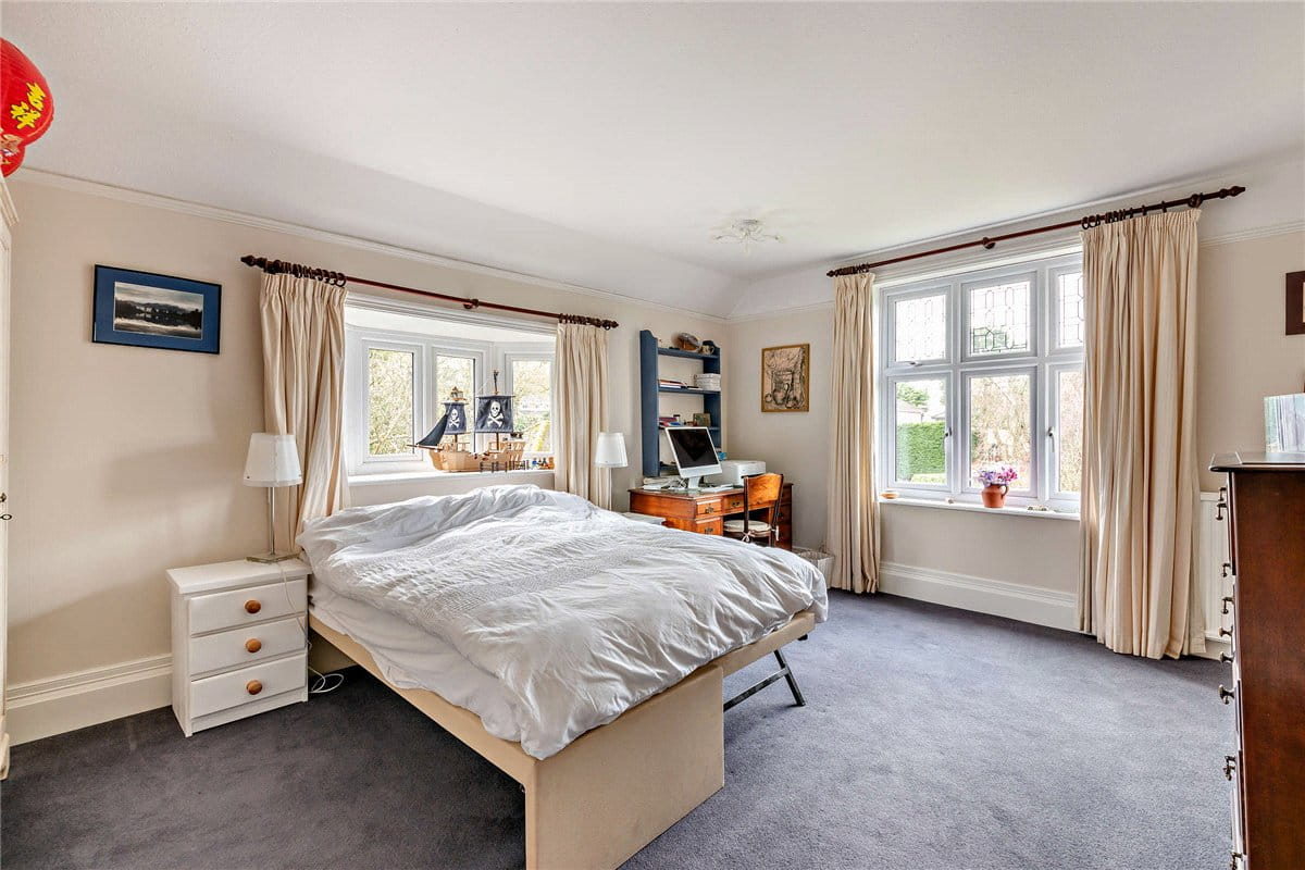 5 bedroom house, Andover Road, Newbury RG14 - Available