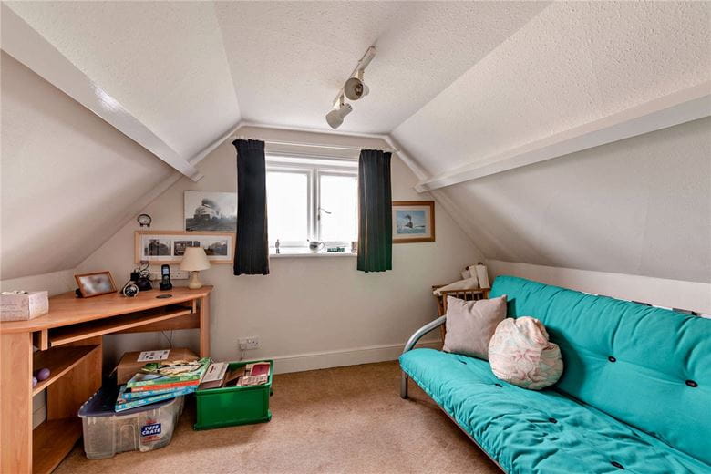 5 bedroom house, Andover Road, Newbury RG14 - Available