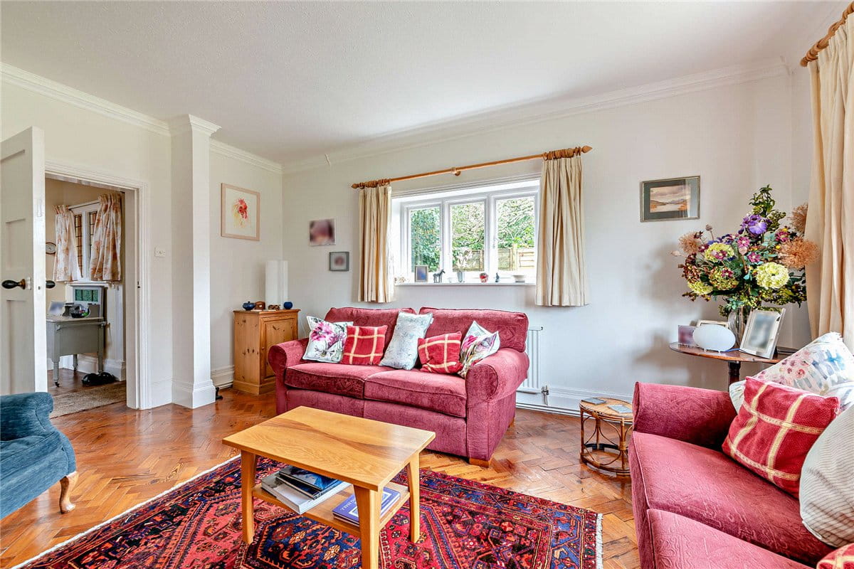 5 bedroom house, Andover Road, Newbury RG14 - Available