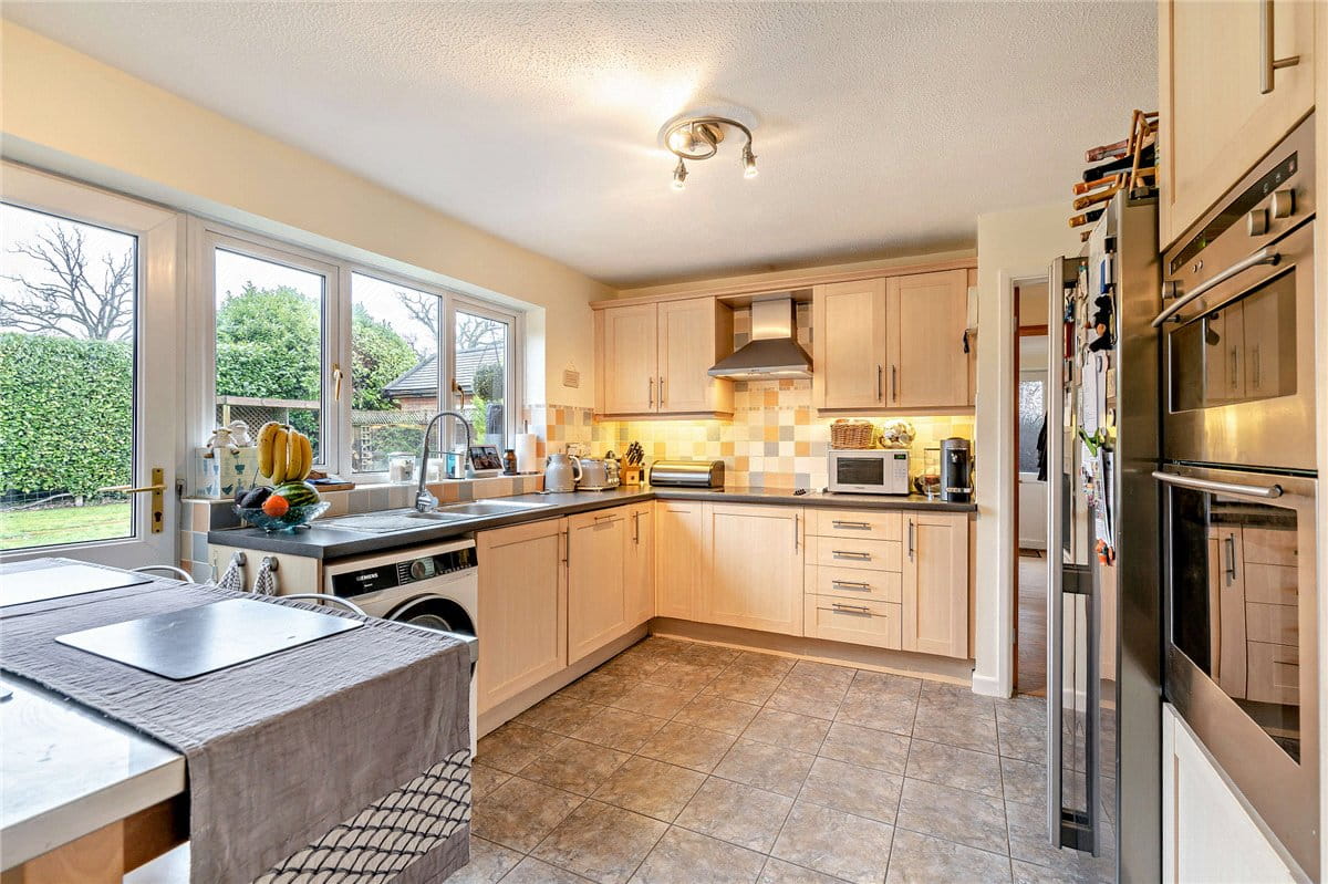 4 bedroom house, Copnor Close, Woolton Hill RG20 - Available