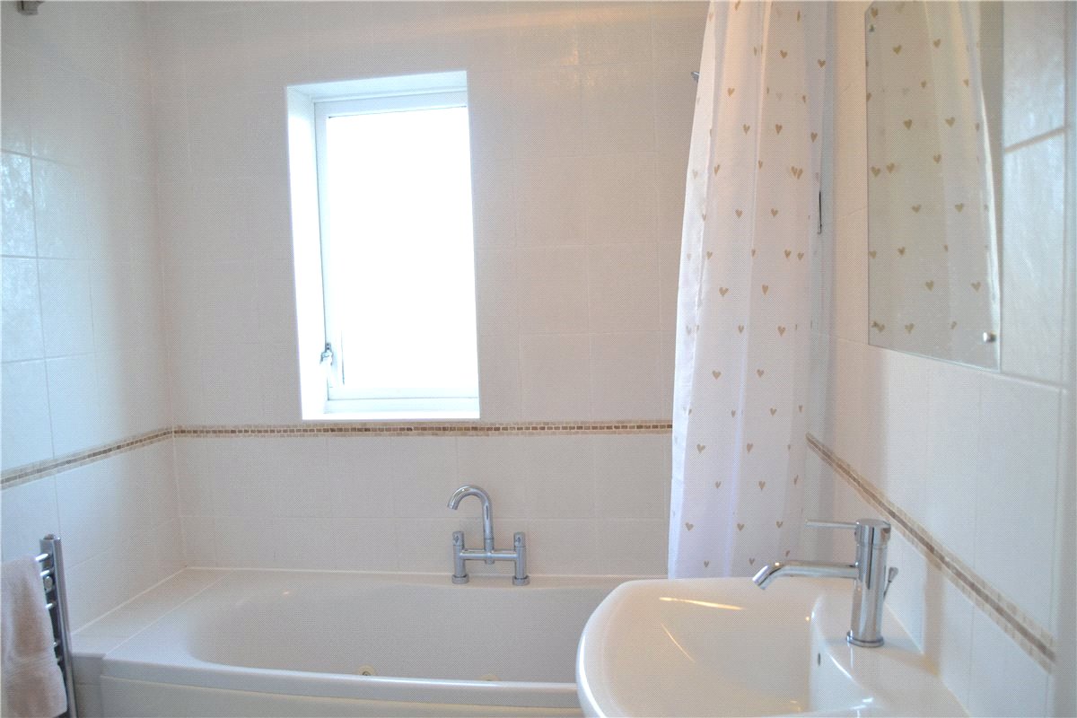 3 bedroom house, Woolton Hill, Newbury RG20 - Sold STC