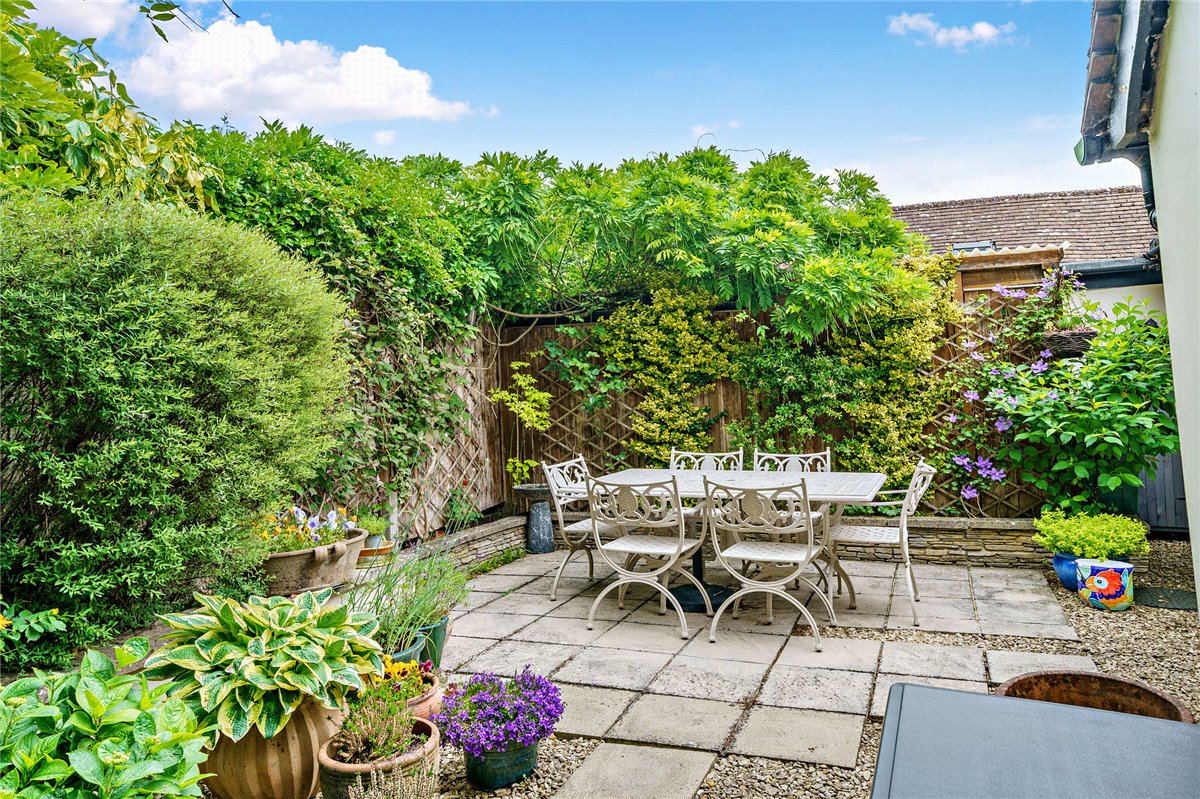 2 bedroom bungalow, Ridgeway Close, Hermitage RG18 - Sold STC