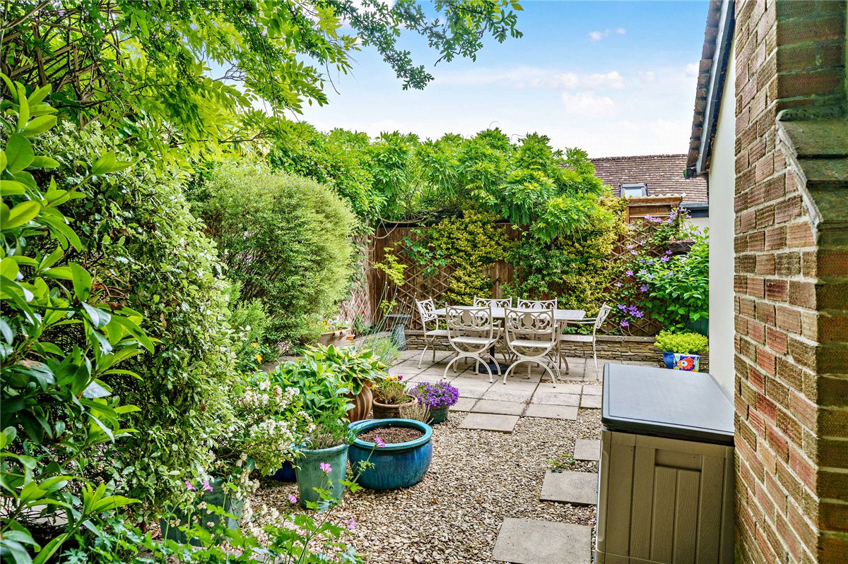 2 bedroom bungalow, Ridgeway Close, Hermitage RG18 - Sold STC