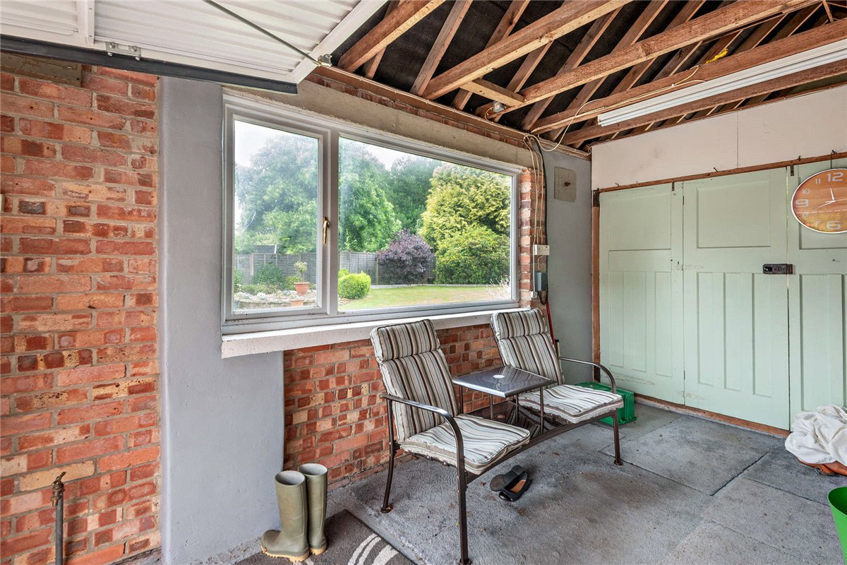 3 bedroom bungalow, Long Lane, Hermitage RG18 - Available