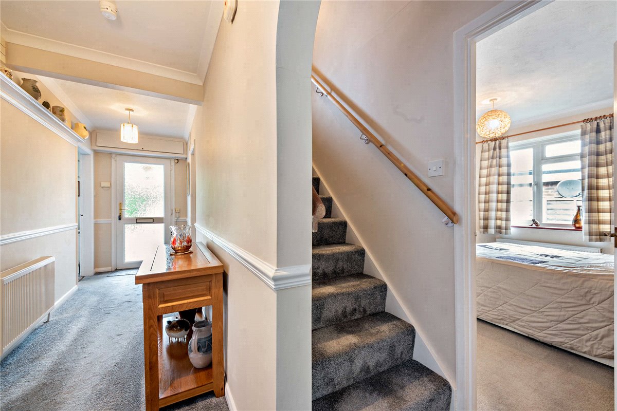 3 bedroom bungalow, Long Lane, Hermitage RG18 - Available