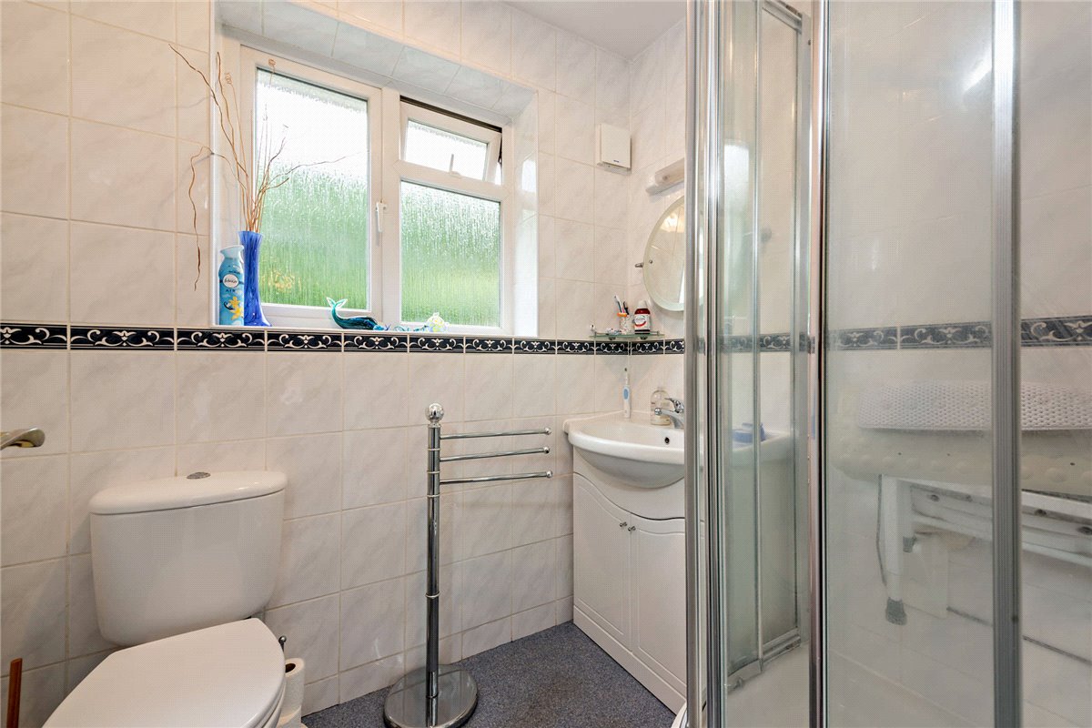 3 bedroom bungalow, Long Lane, Hermitage RG18 - Available