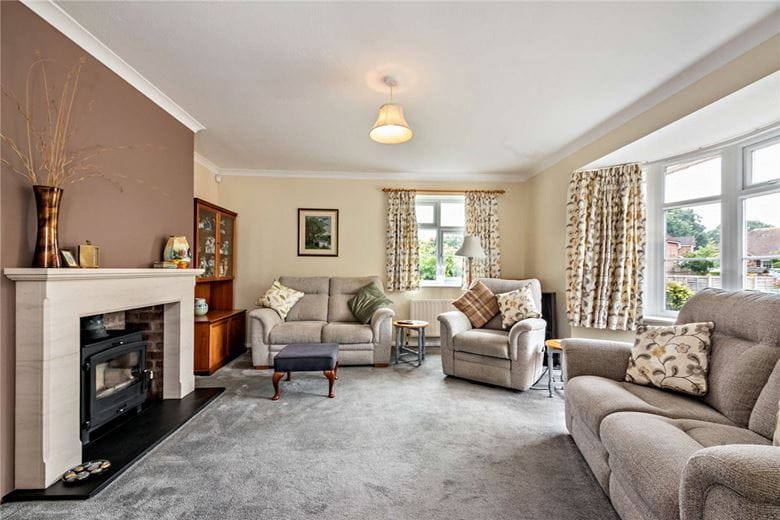 3 bedroom bungalow, Long Lane, Hermitage RG18 - Available