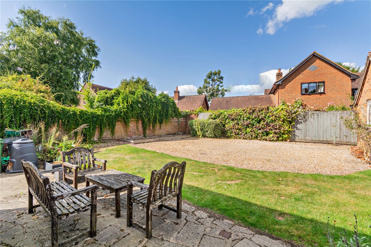 3 bedroom house, Newbury Road, Kingsclere RG20 - Sold