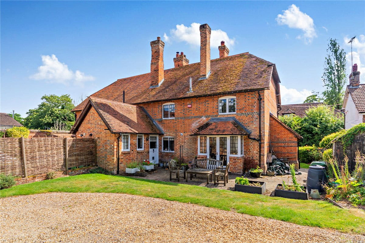 3 bedroom house, Newbury Road, Kingsclere RG20 - Sold