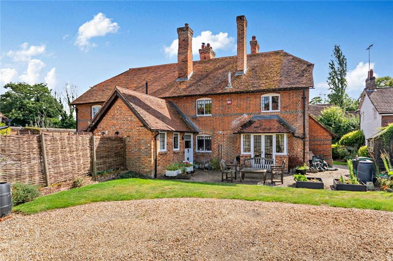 3 bedroom house, Newbury Road, Kingsclere RG20 - Sold