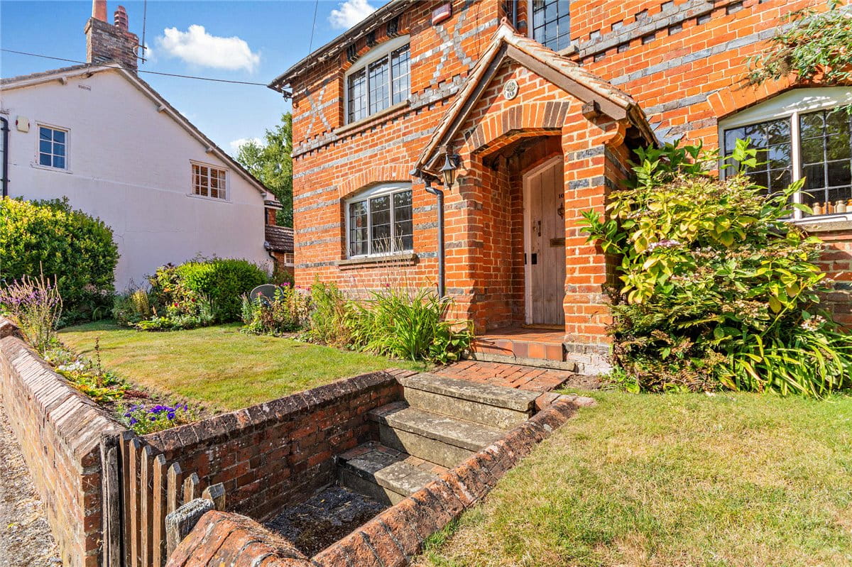 3 bedroom house, Newbury Road, Kingsclere RG20 - Sold