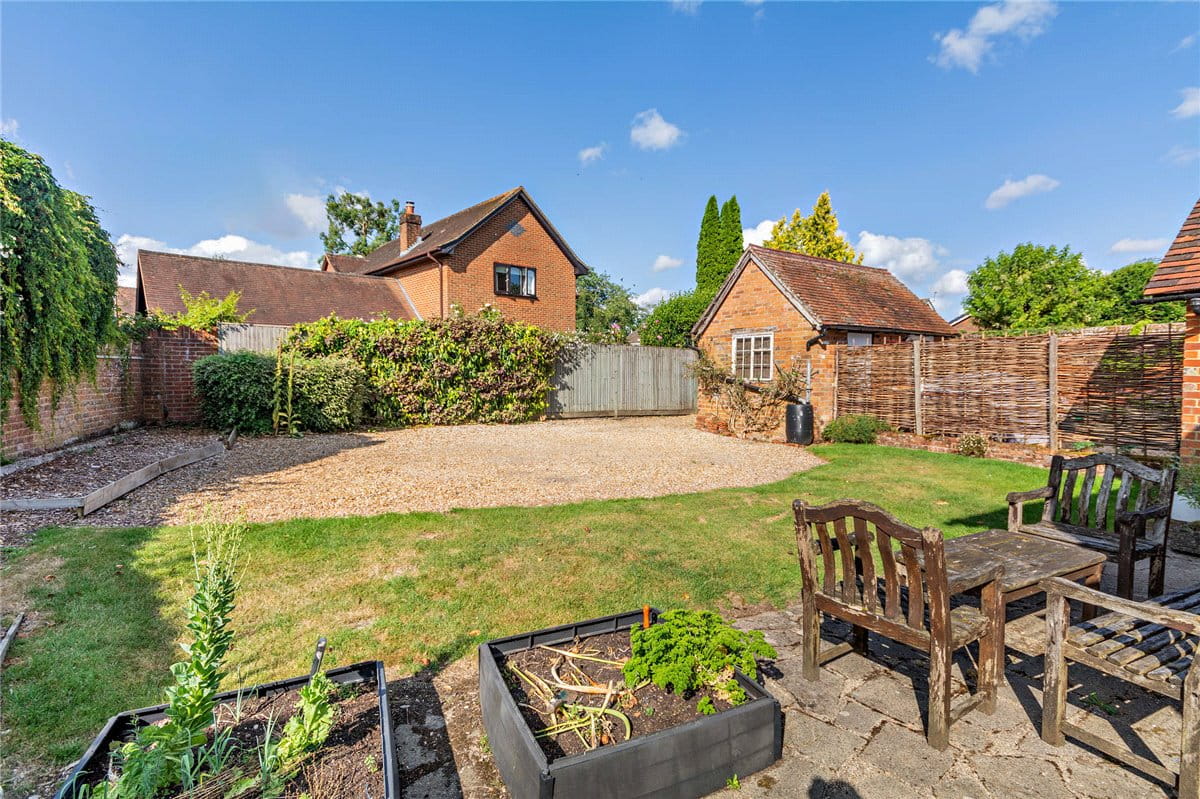 3 bedroom house, Newbury Road, Kingsclere RG20 - Sold