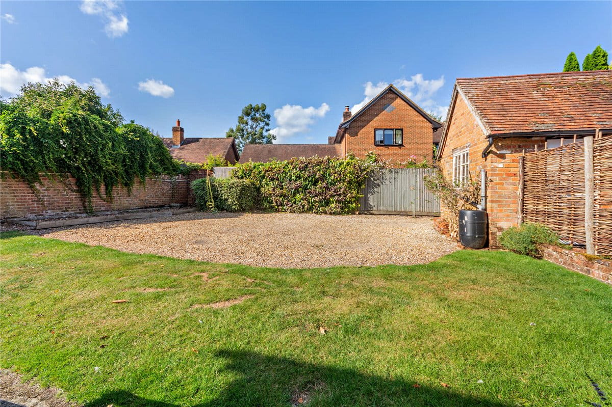 3 bedroom house, Newbury Road, Kingsclere RG20 - Sold