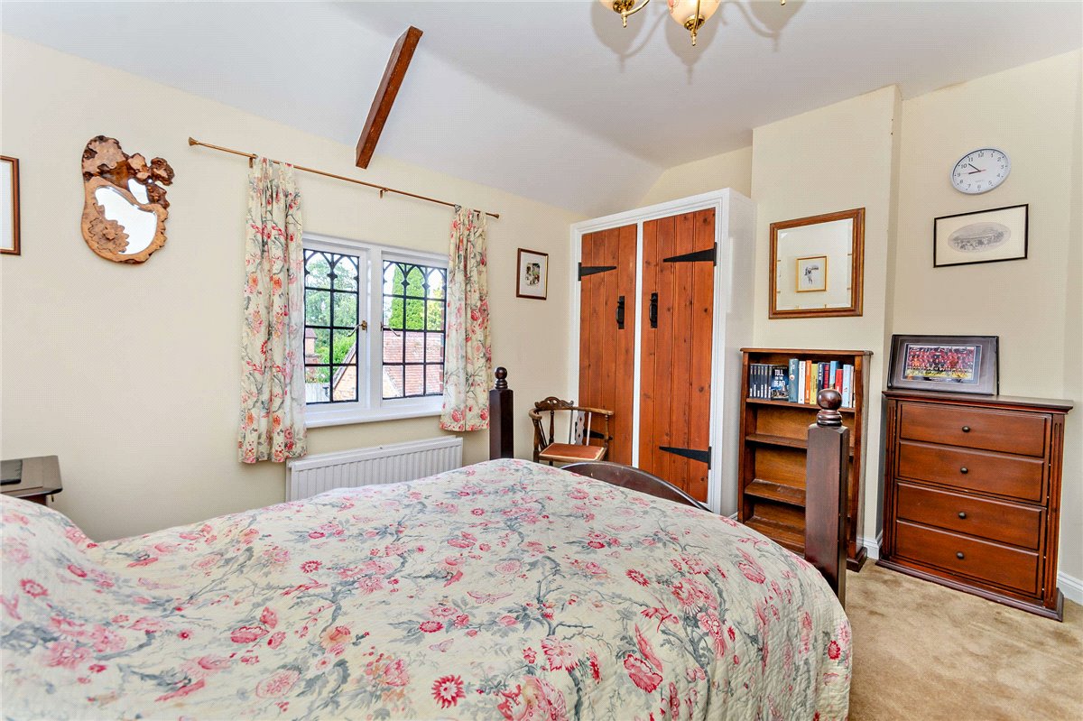 3 bedroom house, Newbury Road, Kingsclere RG20 - Sold