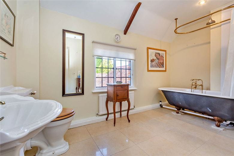 3 bedroom house, Newbury Road, Kingsclere RG20 - Sold