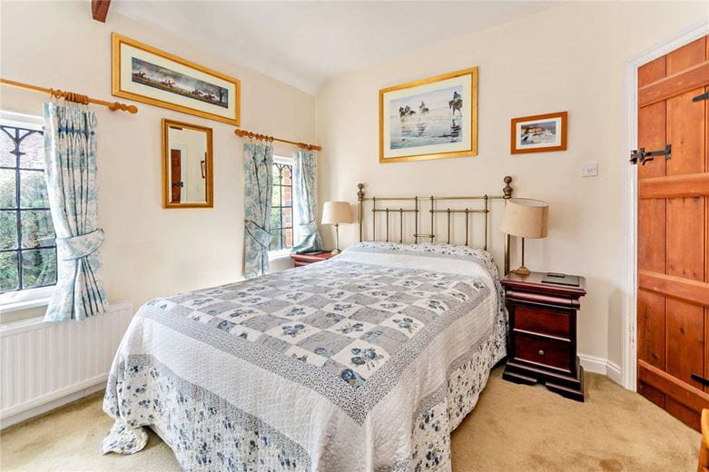 3 bedroom house, Newbury Road, Kingsclere RG20 - Sold