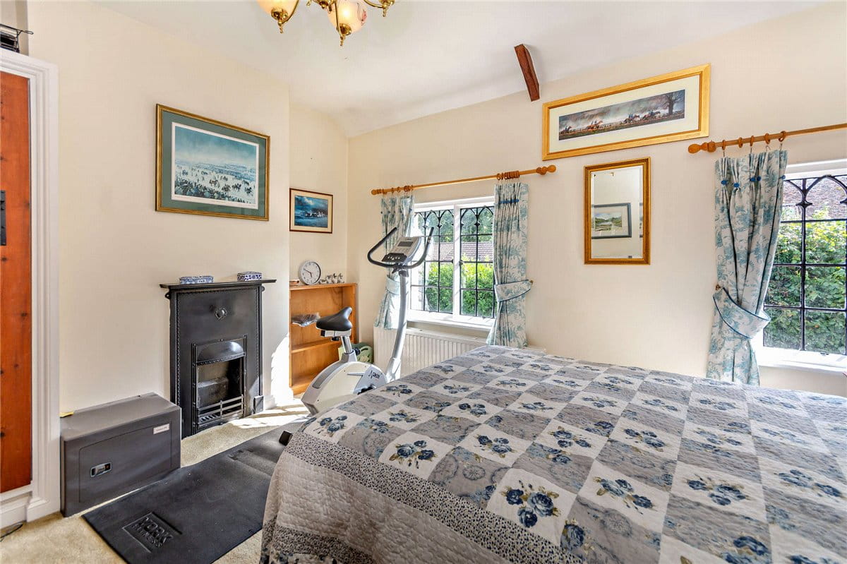 3 bedroom house, Newbury Road, Kingsclere RG20 - Sold