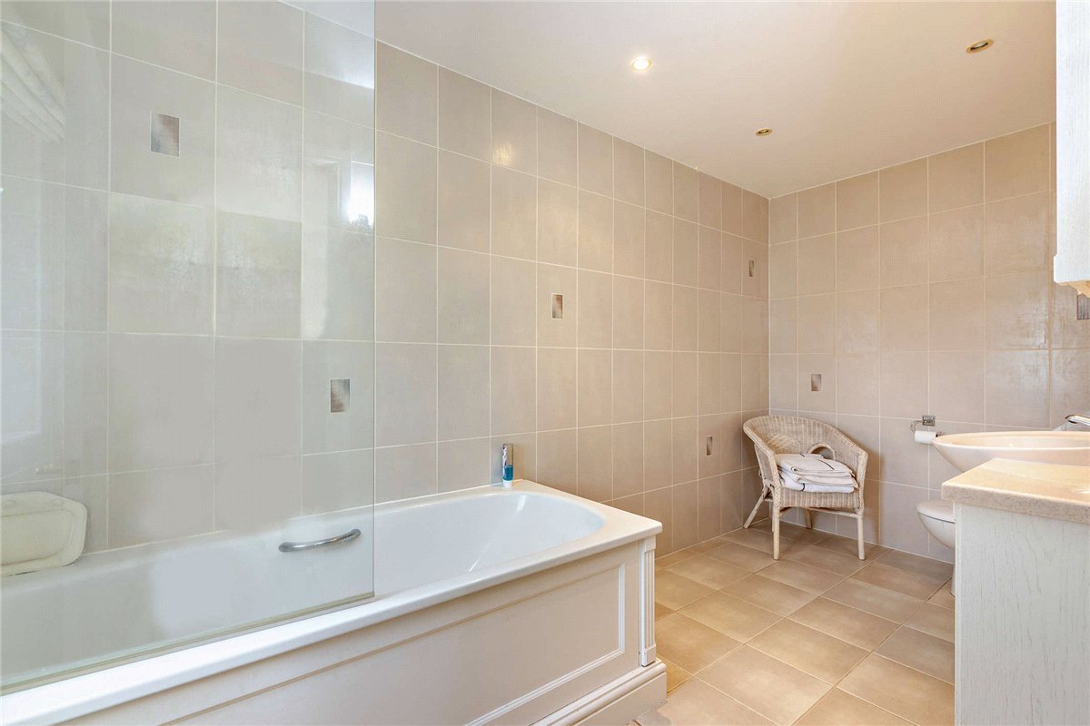 3.2 acres House, Wickham Heath, Newbury RG20 - Available