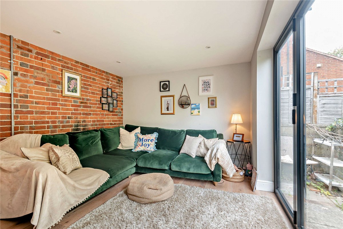 4 bedroom house, Cold Ash Hill, Cold Ash RG18 - Available