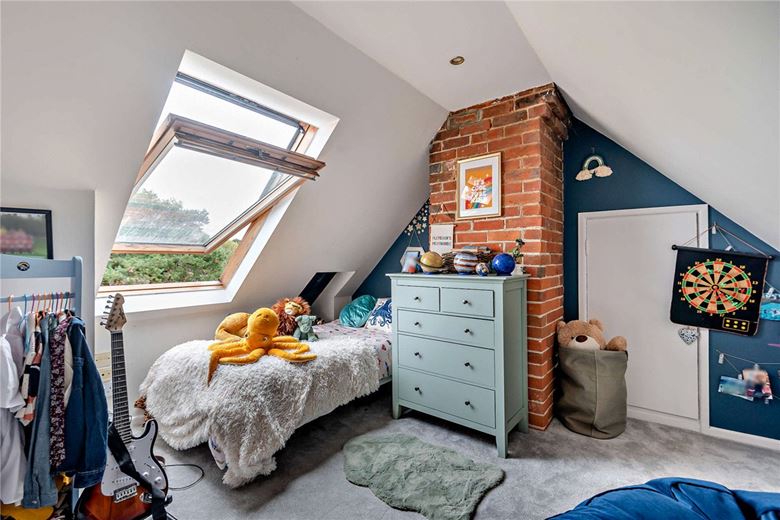 4 bedroom house, Cold Ash Hill, Cold Ash RG18 - Available