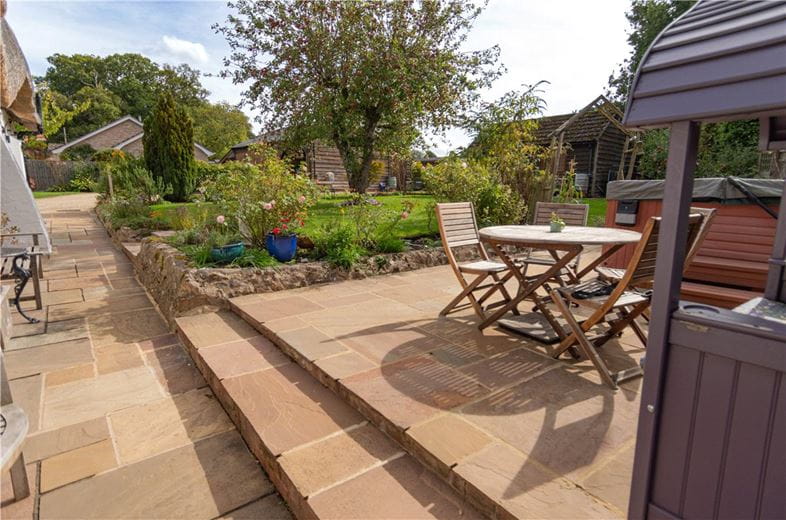 4 bedroom cottage, Newbury Road, Wickham RG20 - Available