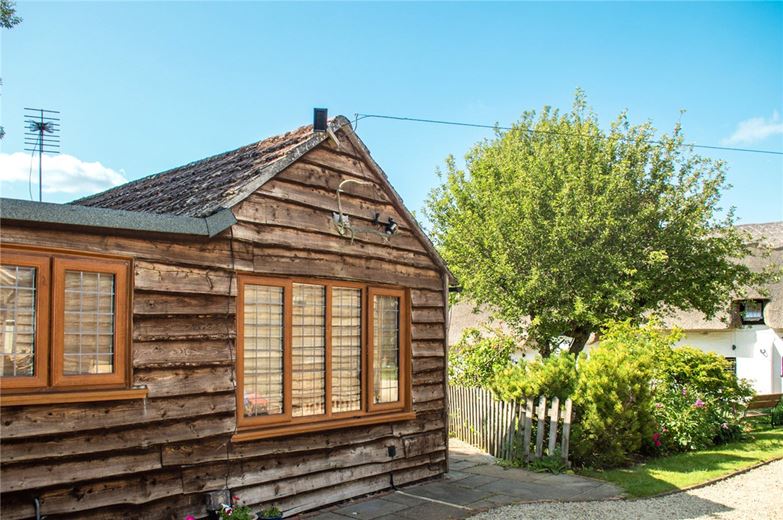 4 bedroom cottage, Newbury Road, Wickham RG20 - Available