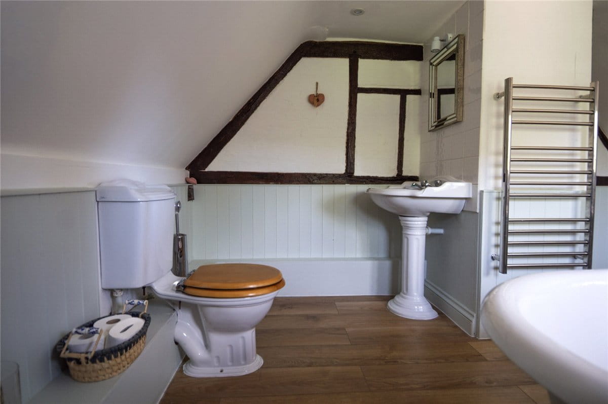 4 bedroom cottage, Newbury Road, Wickham RG20 - Available