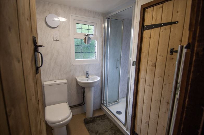 4 bedroom cottage, Newbury Road, Wickham RG20 - Available