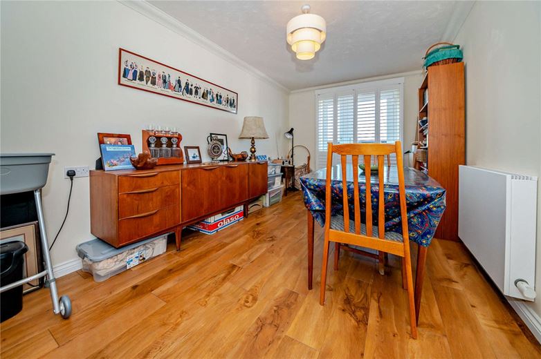 2 bedroom flat, West Street, Newbury RG14 - Available