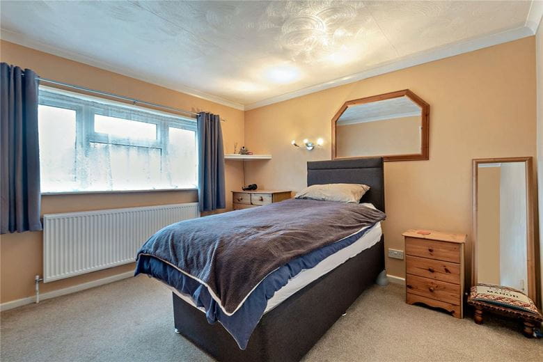 4 bedroom bungalow, Long Lane, Hermitage RG18 - Available