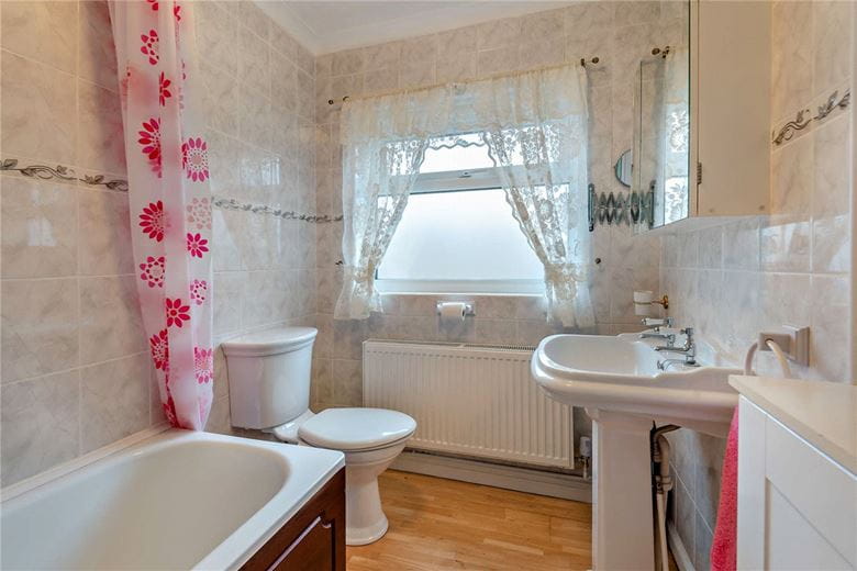 4 bedroom bungalow, Long Lane, Hermitage RG18 - Available