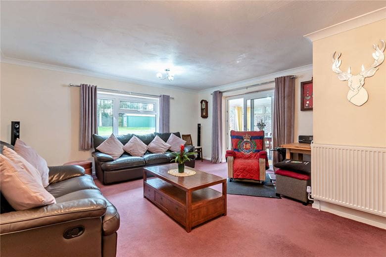 4 bedroom bungalow, Long Lane, Hermitage RG18 - Available