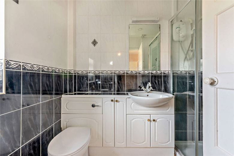 3 bedroom house, Gravelly Close, North End RG20 - Available